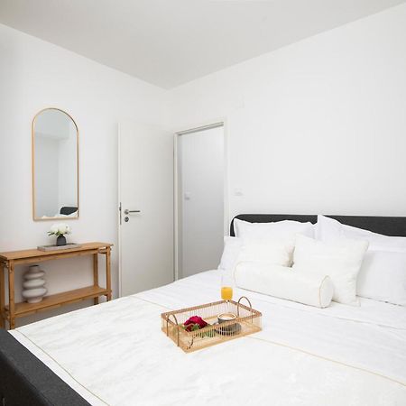 Apartments And Rooms Jakic เมดูลิน ภายนอก รูปภาพ