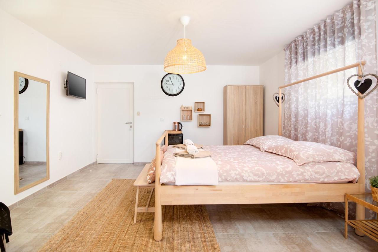 Apartments And Rooms Jakic เมดูลิน ภายนอก รูปภาพ