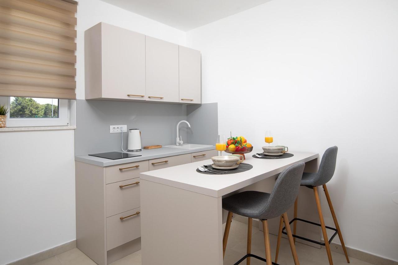 Apartments And Rooms Jakic เมดูลิน ภายนอก รูปภาพ