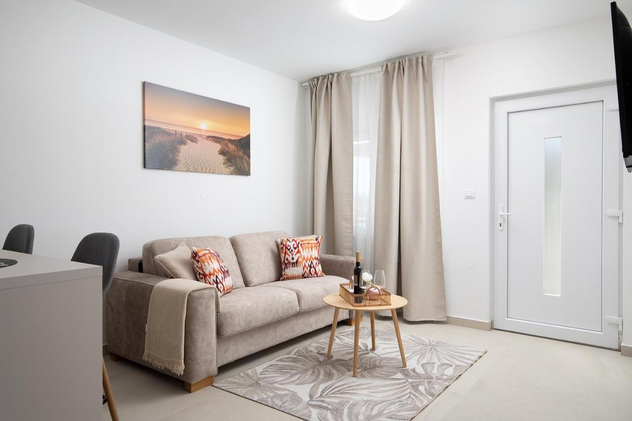 Apartments And Rooms Jakic เมดูลิน ภายนอก รูปภาพ