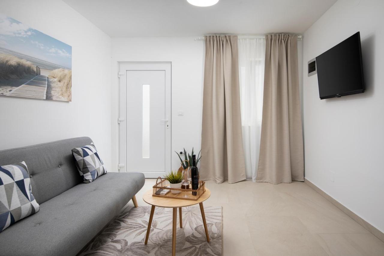 Apartments And Rooms Jakic เมดูลิน ภายนอก รูปภาพ