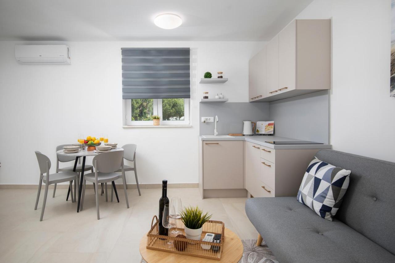 Apartments And Rooms Jakic เมดูลิน ภายนอก รูปภาพ
